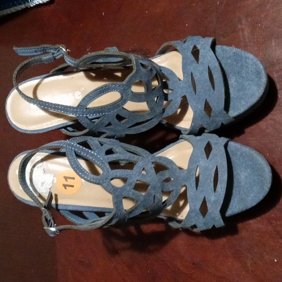 Shoes - Picture 2 of 3